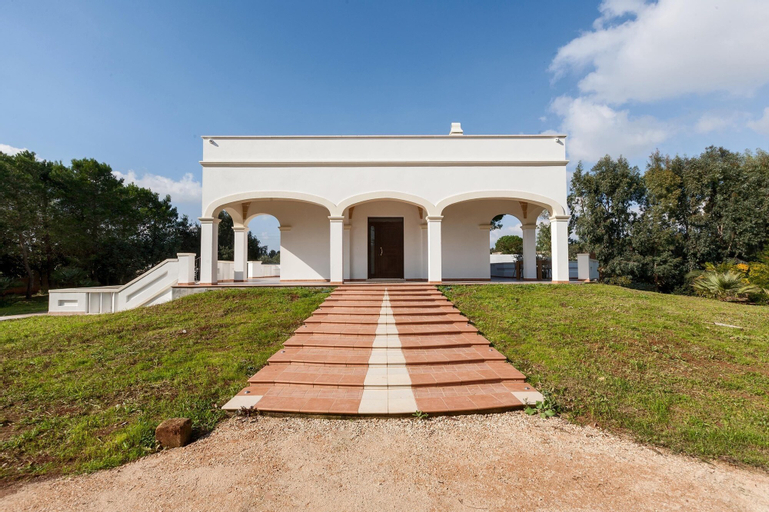 Villa Aura, Lecce
