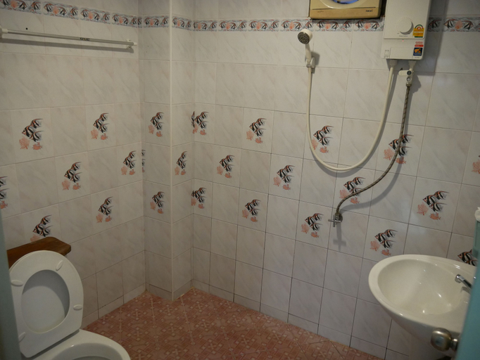 Bathroom 4, Sam Or Riverside Hotel, Muang Nong Khai
