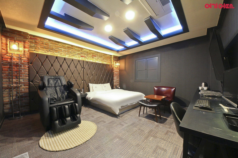 ETE Hotel, Nam