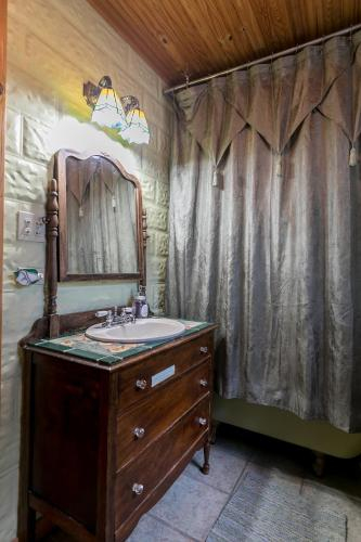 Crepe Myrtle Cottage, Gillespie