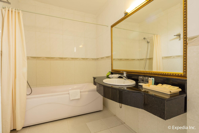 Bathroom 5, New Pacific Hotel, District 3