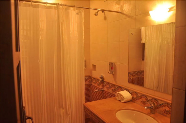 Bathroom 4, Calux Joia Do Mar Resort, North Goa
