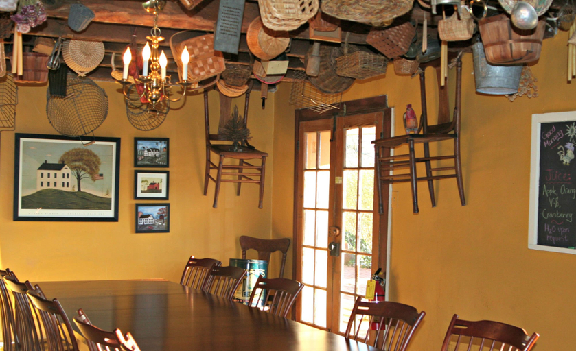 Public Area, The Crossroads Inn, Albemarle