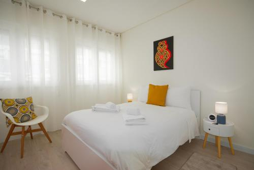 Tagus Sunrise in Almada by Innkeeper, Almada