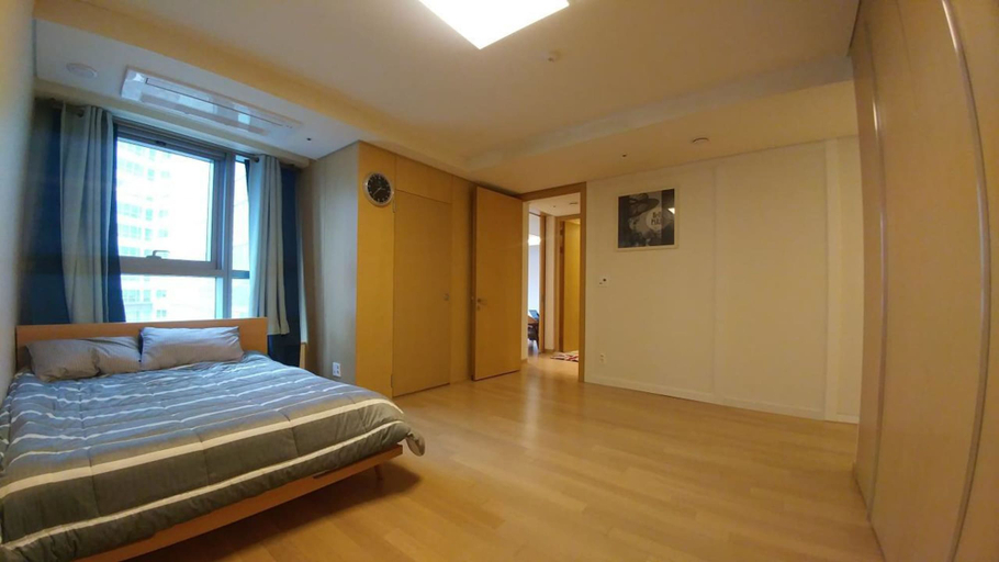 Bedroom 2, Busan Ocean Penthouse, Haeundae