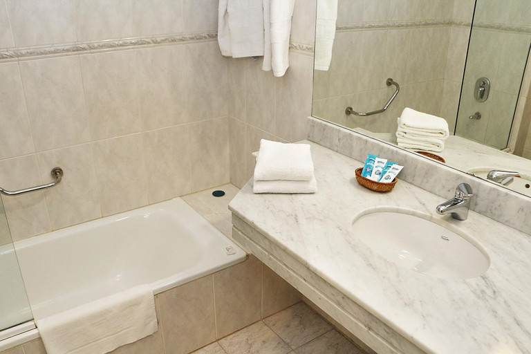 Bathroom 3, Paradores Austral Bahia Blanca, Bahía Blanca