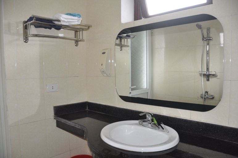 Bathroom, Khach san Cong Doan Mong Cai, Móng Cái