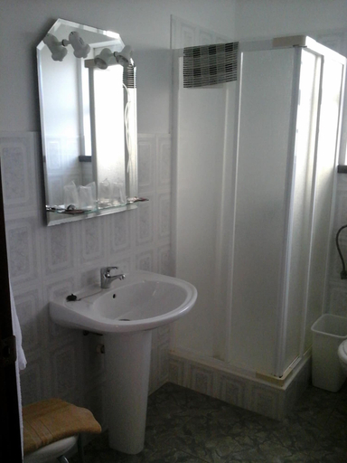 Bathroom 5, Hotel Branco Ii, Praia da Vitória