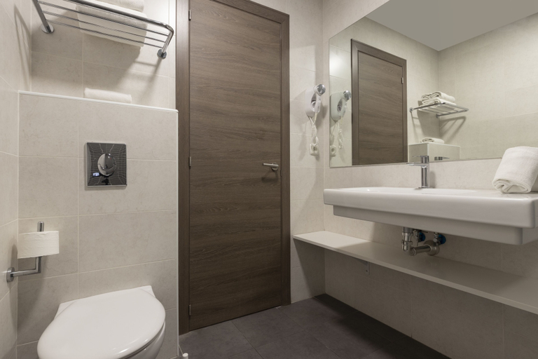 Bathroom 4, Hotel Palia La Roca, Málaga