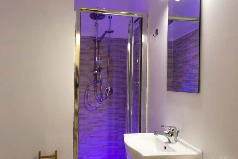 Bathroom 4, 'Astanza, Salerno