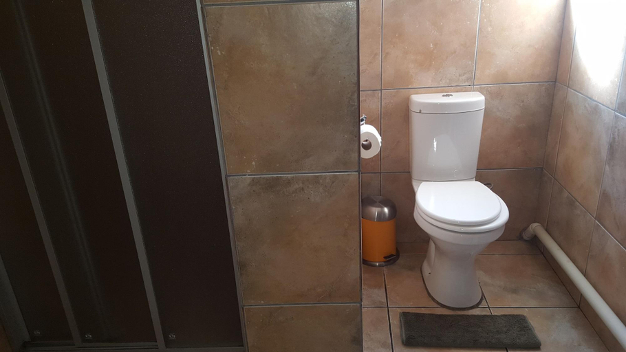 Bathroom 4, African Sky Guest Accommodation, West Rand
