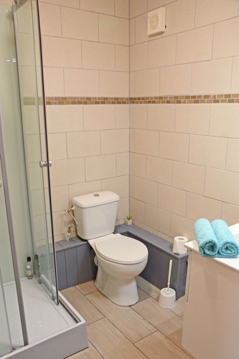 Bathroom 3, Le Grehando, Morbihan