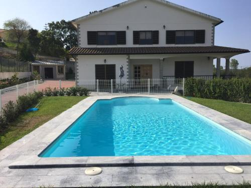 4 bedrooms villa with private pool enclosed garden and wifi at Maxial, Torres Vedras
