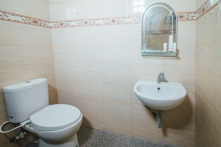 OYO 1300 Crecia Guest House, Ambon