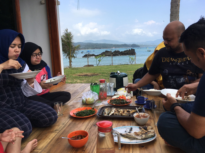 Legon Pari Beach Resort, Sukabumi