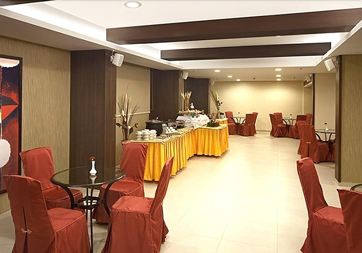 Food & Drinks 5, Cocoon Service Hotel, Pune