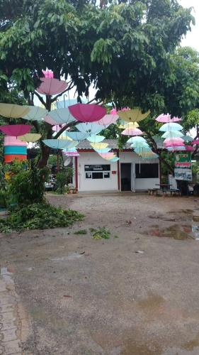อินทนนท์ กาเดียร โฮม, Chom Thong