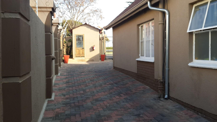Public Area 2, African Sky Guest Accommodation, West Rand