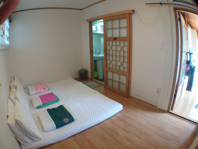 Bukchon Guesthouse, Jung