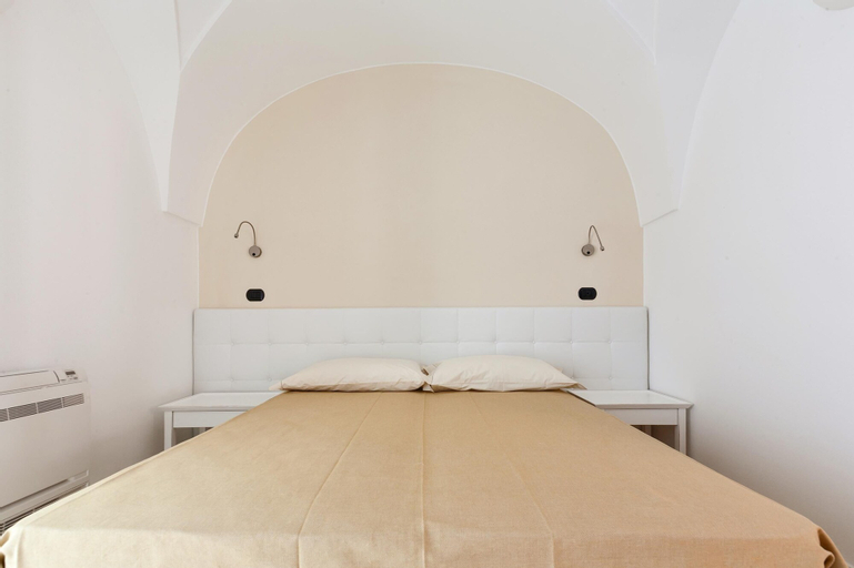 Villa Aura, Lecce