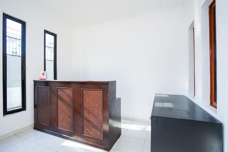 OYO 1281 Home Stay 83, Surabaya