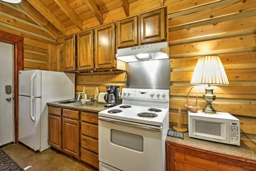 Creekside Seward Cabin with BBQ Fire Pit on 3 Acres!, Kenai Peninsula