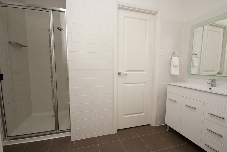 Bathroom 3, Woodville Beach Townhouse 5, Magnetic Island