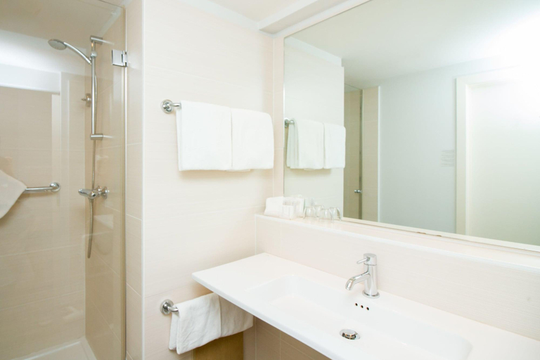 Bathroom 5, Hotel Aazaert by WP Hotels, West-Vlaanderen