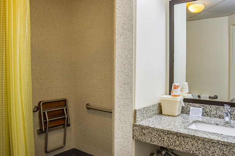 Bathroom 4