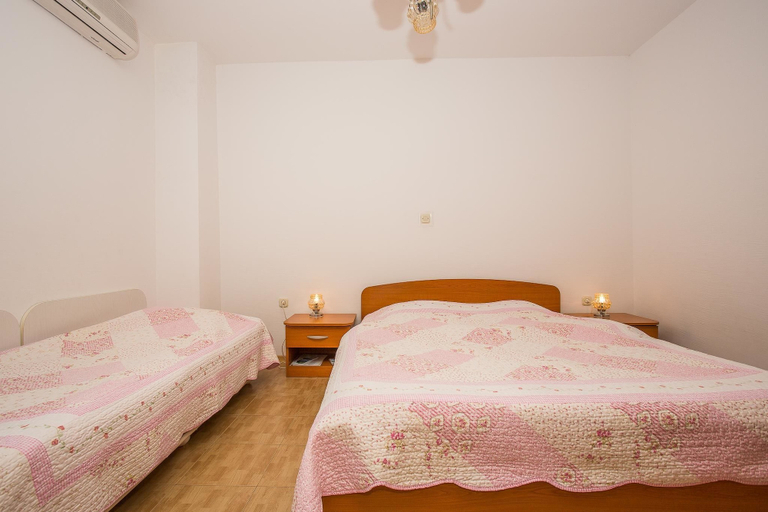 Bedroom 2, Apartments Biondić / One Bedroom A2+1 D, Senj