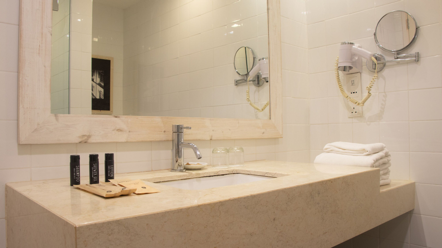 Bathroom 4