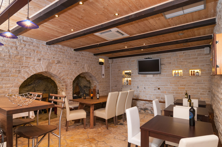 Food & Drinks, Villa Larsen, Omiš