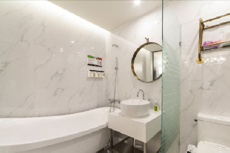 Bathroom 4, SongJeong Lesign Hotel, Haeundae