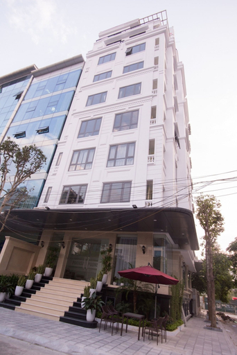Poonsa Tran Thai Tong, Cầu Giấy