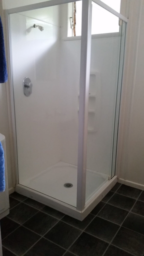 Bathroom 5, Mahoe Motel, Ruapehu