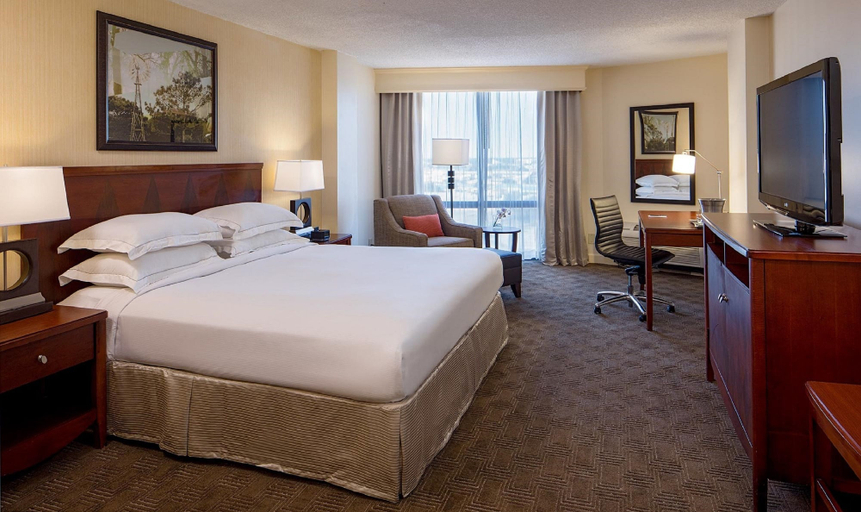 Bedroom 2, Hilton Houston Galleria Area, Houston