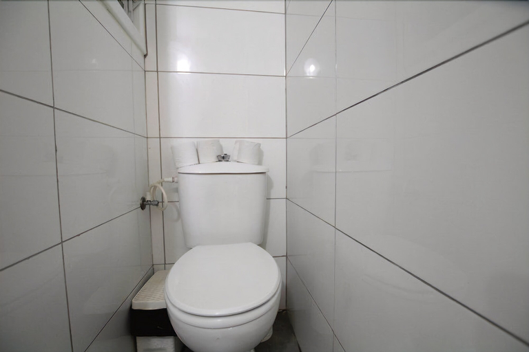 Bathroom 4, Arendalzrail Apartments -Rothschild St.8