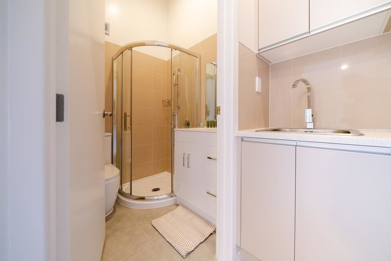 Bathroom 4, Takapuna Central Spacious & New Home 3, Waitakere