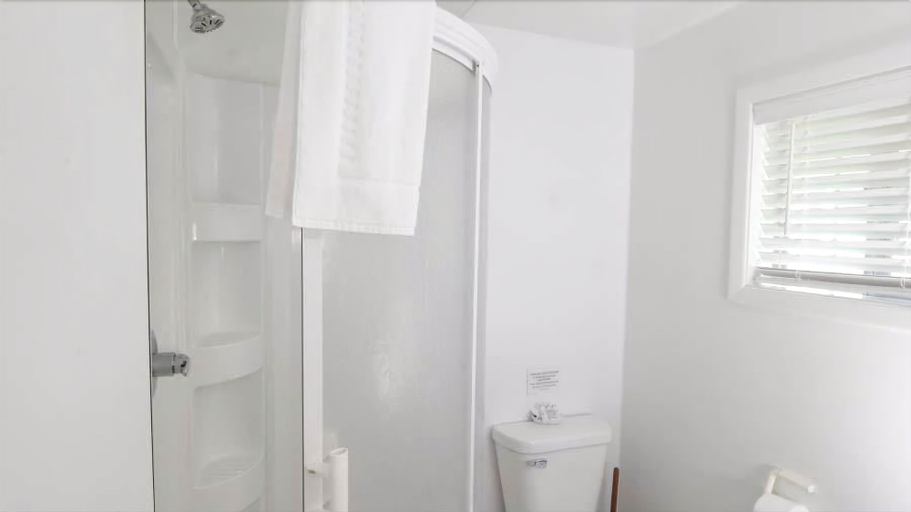 Bathroom 5, Sunset Beach Resort, Camden