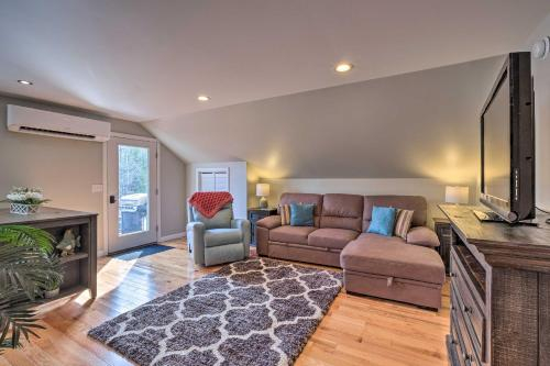 Modern Brewer Apartment with Grill and Hiking Access!, Penobscot