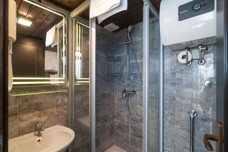 Bathroom 4, Villa Larsen, Omiš
