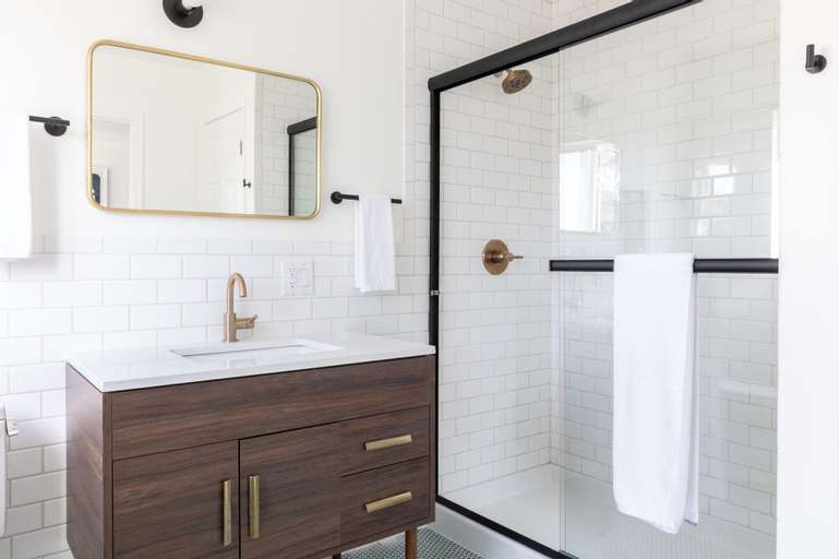 Bathroom 17