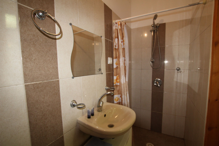 Bathroom 4, Arendalzrail Apartments - Hertsel St. 72