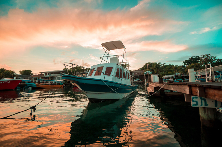 West Bay Colonial, Roatán