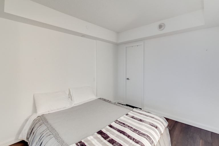 Bedroom 3, Amazing Royal Suites Yorkville, Toronto