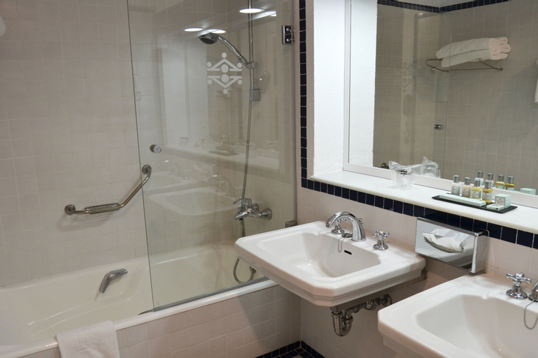 Bathroom 15