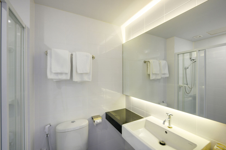 Bathroom 5, OYO 137 Kitzio House, Huai Kwang