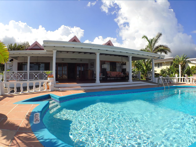 Tumac Villa, 4BR by Jamaican Treasures,