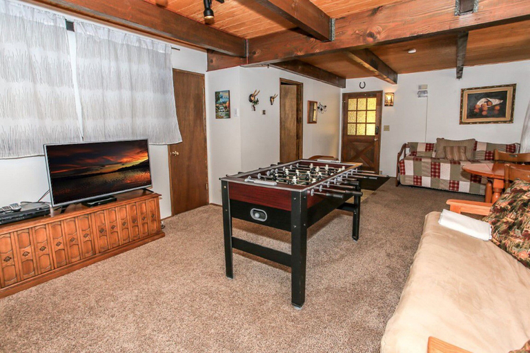 Public Area, Chalet Georgia, San Bernardino