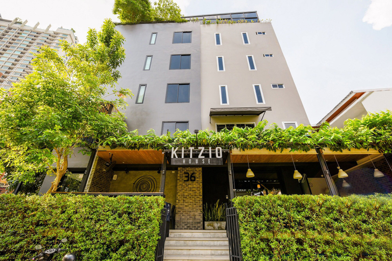 Exterior & Views